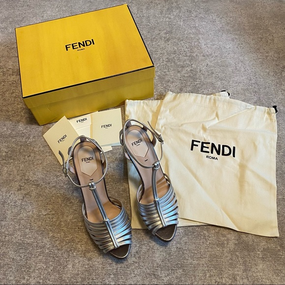 Fendi Silver Metallic T-strap Argento Sandal Pumps - Picture 2 of 15
